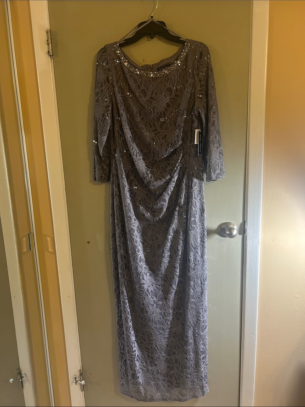 Elegant Gray Lace Evening Dress with Sequin Detail Jessica Howard NWT Sz16